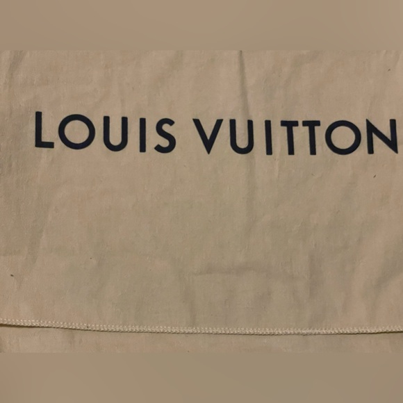 Authentic Louis Vuitton messenger bag brand new never used still in powder bag - Picture 5 of 6